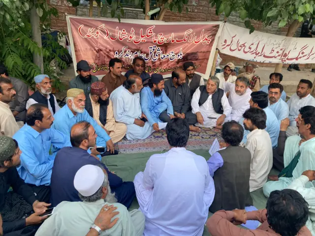 ماشکیل سے تعلق رکھنے والے مظاہرین کا جمعے کے روز سے شروع ہونے والا احتجاجی دھرنا کوئٹہ پریس کلب کے باہر جاری