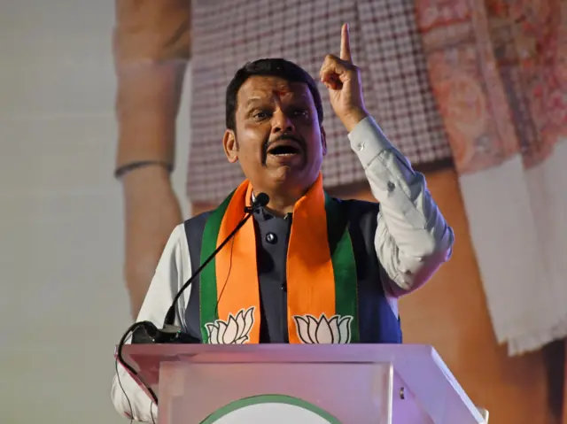 मला सरकारमधून मोकळं करा- देवेंद्र फडणवीसांची विनंती