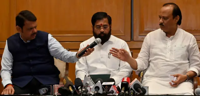 आपल्याला उपमुख्यमंत्री पदाच्या जबाबदारीतून मोकळे करावे अशी विनंती देवेंद्र फडणवीस यांनी पक्षश्रेष्ठींनी केल्यानंतर मुख्यमंत्री एकनाथ शिंदे यांनी प्रतिक्रिया दिली.