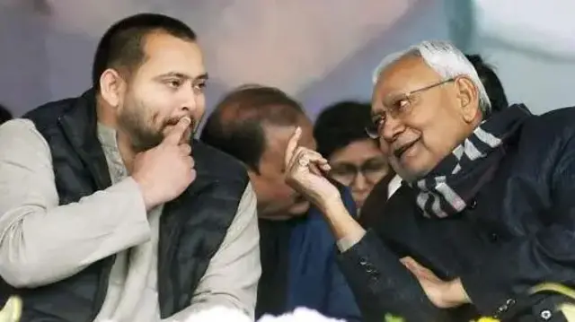 तेजस्वी यादव - नितीश कुमार एकाच विमानाने दिल्लीला, मीडियाला म्हणाले...