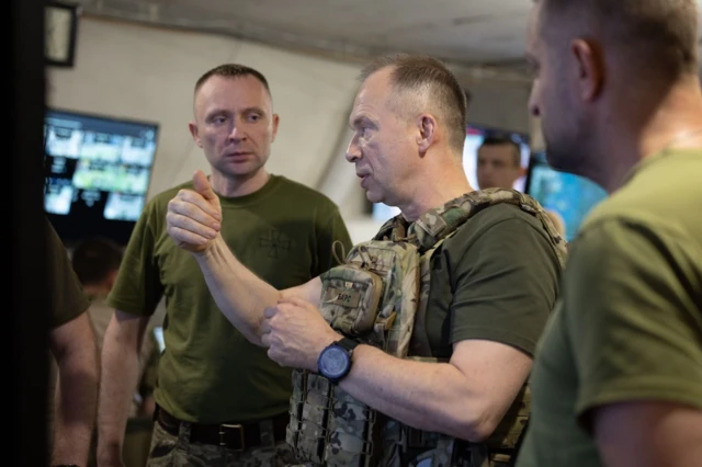 Александр Сырский во время поездки на фронт