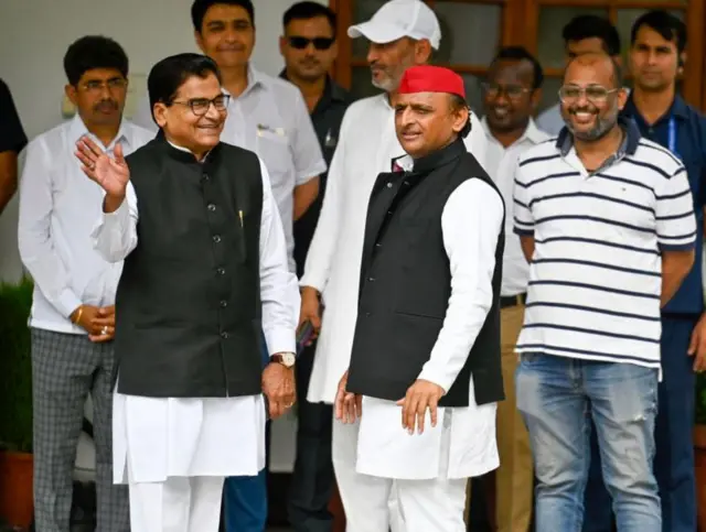 रामगोपाल यादव आणि अखिलेश यादव