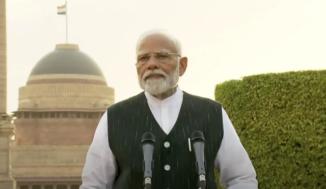 नरेंद्र मोदी