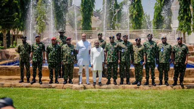 Gọvanọ Alex na Ndịagha ụgbọelu