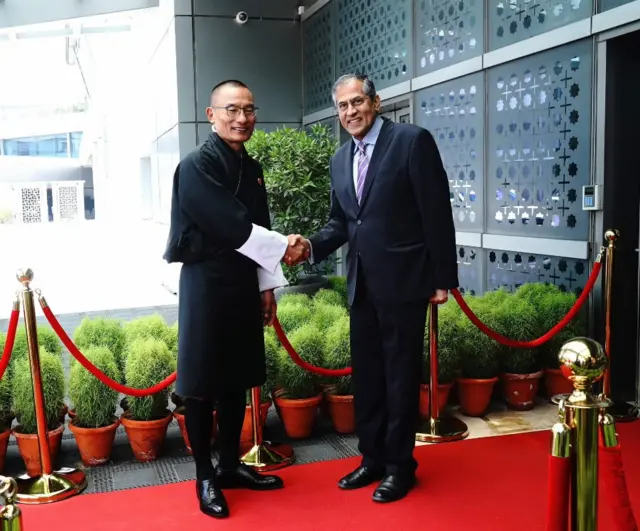 भूटान के प्रधानमंत्री दाशो शेरिंग तोबगे भारत पहुंचे हैं.