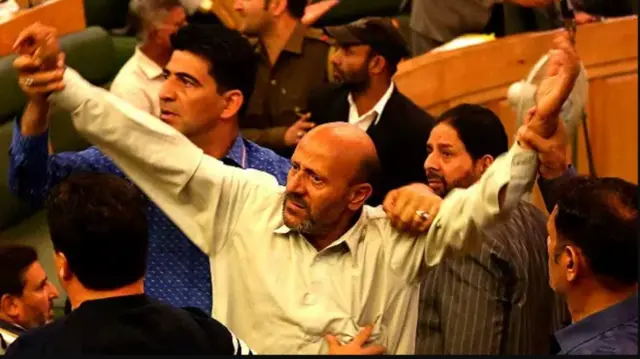 बारामुला से जीतकर आए निर्दलीय सांसद इंजीनियर राशिद