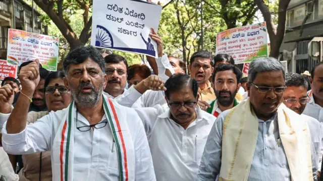 कर्नाटक कांग्रेस में जारी है सीएम की कुर्सी के लिए जंग