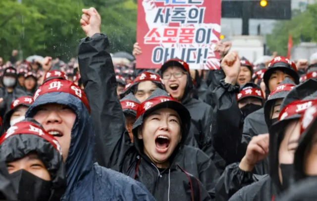 हड़ताली कर्मचारी