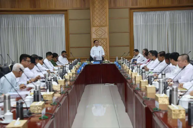 စစ်ကောင်စီ အတွင်းရေးမှူး ဒုတိယဗိုလ်ချုပ်ကြီး အောင်လင်းဒွေးနဲ့ ဘဏ်တာဝန်ရှိသူတွေ