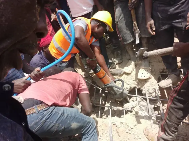 Ndị na-agba mbọ ịzọpụta ụmụakwụkwọ ndị a