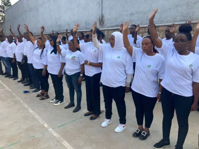 Abakozi ba komisiyo y'amatora babanje kurahirira gukora akazi kabo neza