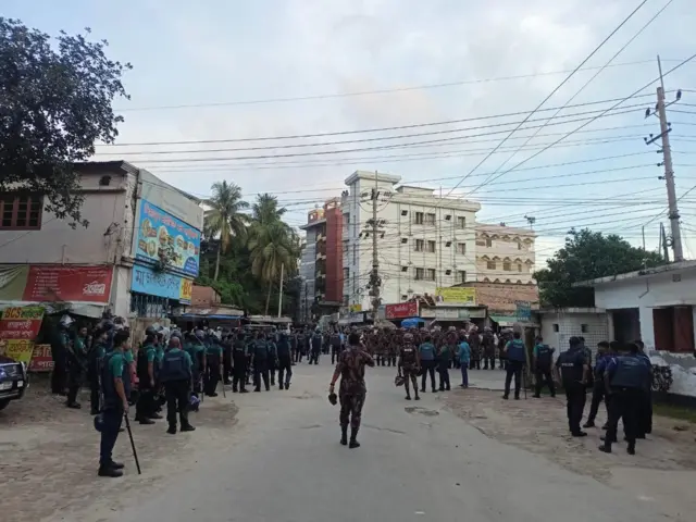 রাজশাহীতে চার প্লাটুন বিজিবি মোতায়েন করা হয়েছে