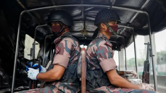 টহলরত বিজিবির সদস্যরা
