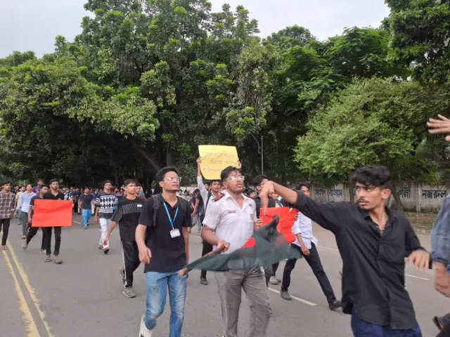 ঢাকা বিশ্ববিদ্যালয়ে শিক্ষার্থীদের বিক্ষোভ