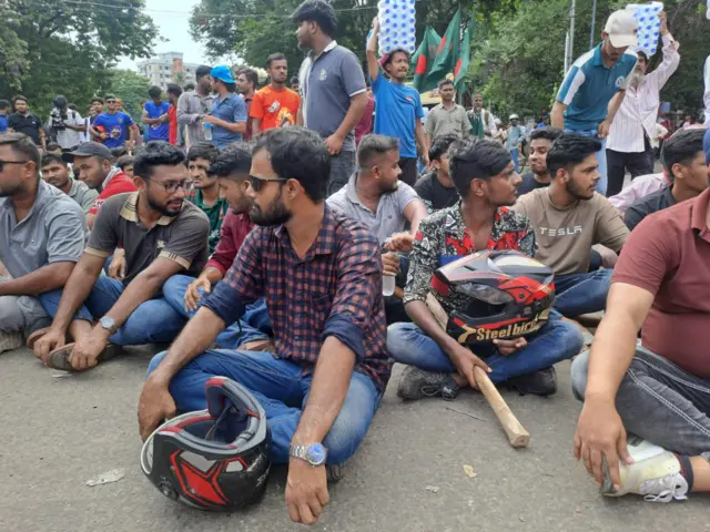 পাল্টাপাল্টি অবস্থানে থমথমে ঢাকা বিশ্ববিদ্যালয়