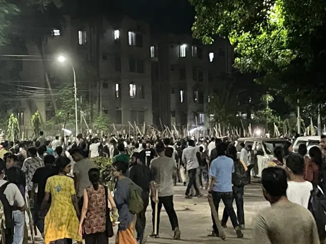 কোটা সংস্কারের দাবিতে আন্দোলনকারীরা
