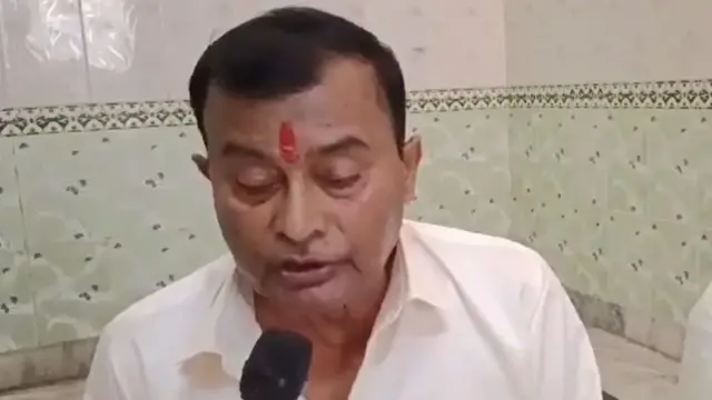 कथावाचक सूरजपाल जाटव को लोग भोले बाबा और विश्व हरि के नाम से भी जानते हैं.