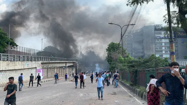 বিটিভি ভবনের সামনের রাস্তায়