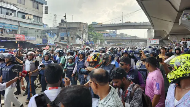 ডিবি কর্মকর্তা হারুন অর রশীদ যাত্রাবাড়ী এলাকা পরিদর্শন করেন