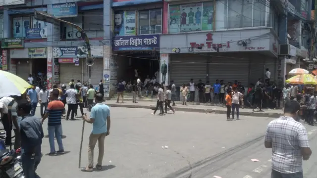 রাজশাহীর সাহেব বাজার জিরোপেয়েন্টে আওয়ামী লীগ ও অঙ্গসংগঠনেরর অবস্থান।