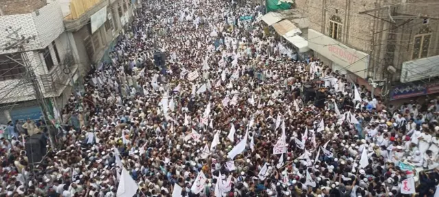 بنوں میں مارچ