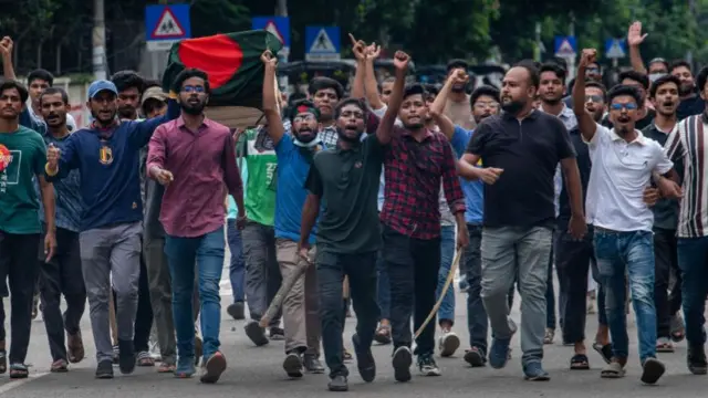 ढाका में छात्रों का प्रदर्शन
