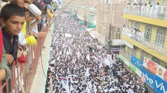 بنوں میں امن مارچ