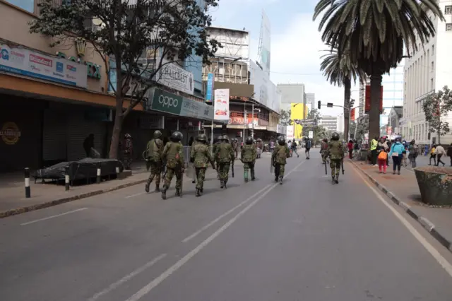 Askari wakiwa wameshika doria