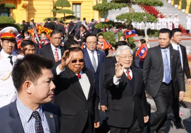 Tổng Bí thư Nguyễn Phú Trọng đón Chủ tịch nước Lào Bounnhang Vorachit tại Hà Nội vào năm 2017