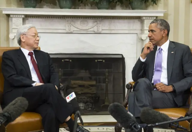Tổng Bí thư Nguyễn Phú Trọng được Tổng thống Barack Obama tiếp tại Phòng Bầu Dục vào năm 2015, một điều chưa có tiền lệ trong lễ tân ngoại giao