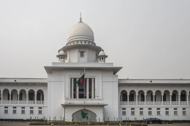 ঢাকায় সুপ্রিম কোর্টের আপিল বিভাগে কোটা বাতিলের প্রশ্নে শুনানি চলছে