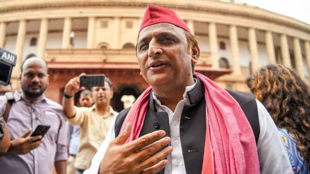 अखिलेश यादव