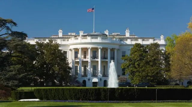 သမ္မတ အိမ်တော် အိမ်ဖြူတော်