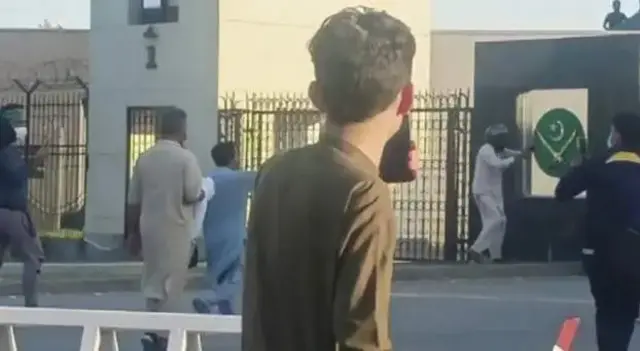 عمران خان نے جی ایچ کیو کے باہر اپنے کارکنان کے احتجاج سے متعلق کیا کہا؟