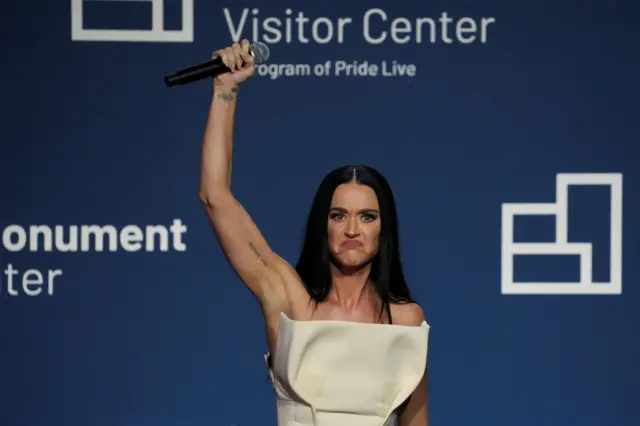 အဆိုတော် ကေတီ ပယ်ရီ