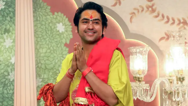 बागेश्वर धाम के पीठाधीश्वर धीरेंद्र कृष्ण शास्त्री