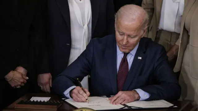 အမေရိကန် သမ္မတ ဘိုင်ဒန်