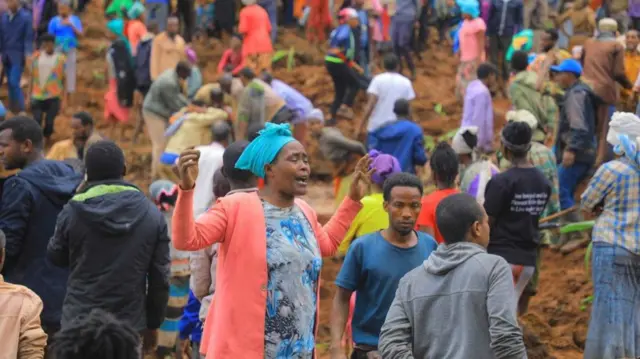 भूस्खलन के बाद जारी बचाव कार्य