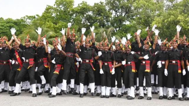 पूर्व अग्निवीरों को मिलेगा 10 फ़ीसदी आरक्षण