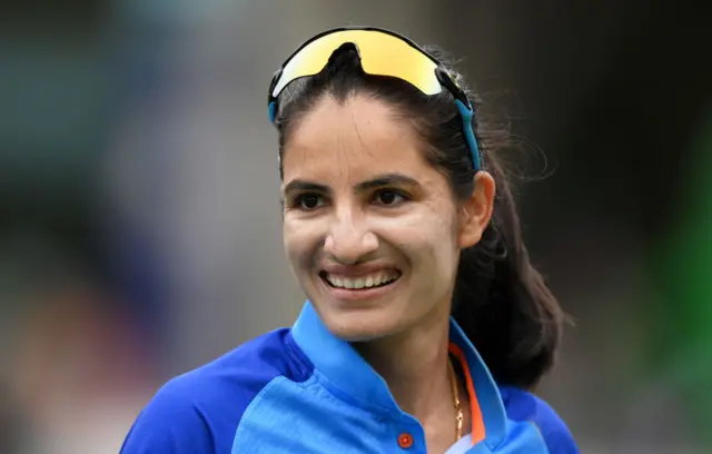 रेणुका सिंह ने पहले सेमीफ़ाइनल में 10 रन देकर तीन विकेट लिए (फ़ाइल फ़ोटो)