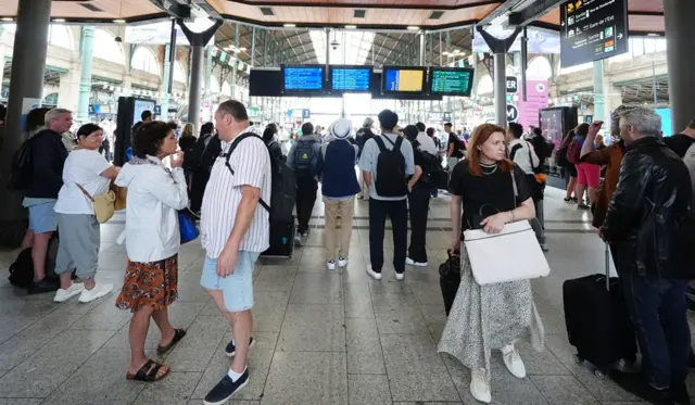 फ्रांस के एक रेल स्टेशन की तस्वीर