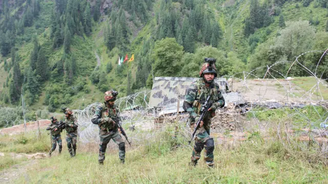 सेना ने बताया है कि उसकी अज्ञात लोगों के साथ मुठभेड़ हुई है