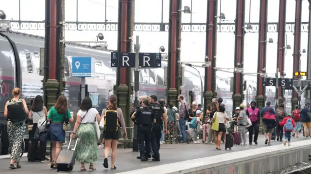 फ्रांस में रेल सेवाएं प्रभावित