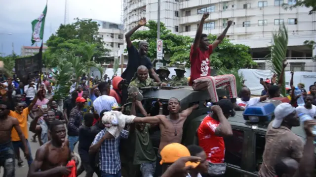 Foto ndị na-eme ngagharịiwe