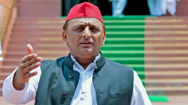 अखिलेश यादव