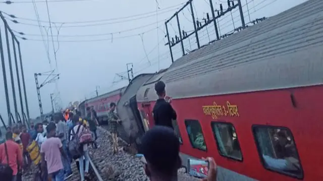 मुंबई-हावड़ा ट्रेन हादसा