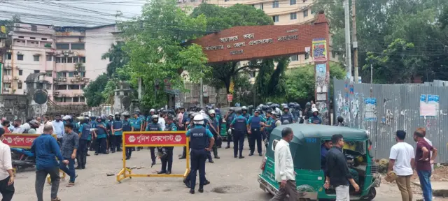 চট্টগ্রামে শিক্ষার্থীদের বিক্ষোভের ছবি