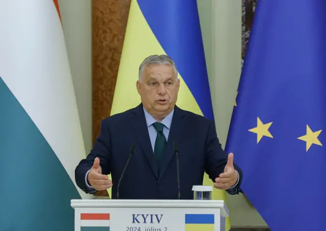 Виктор Орбан во время визита в Киев