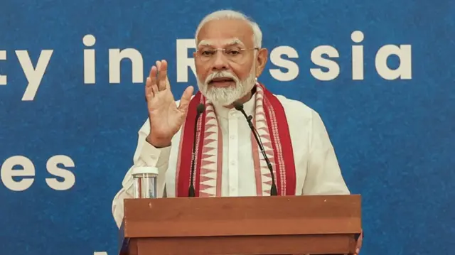 नरेंद्र मोदी