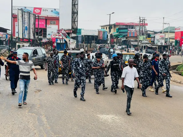 Foto of secuity officials for Ibadan